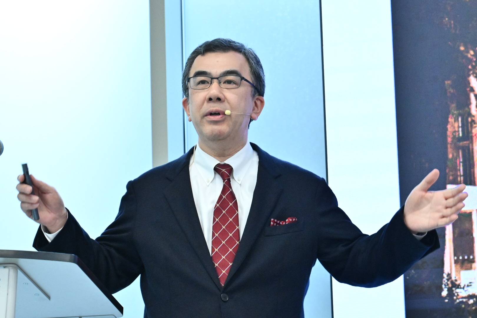 Проф. Нобору Кошизука 